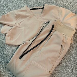 Fabletics scrub set